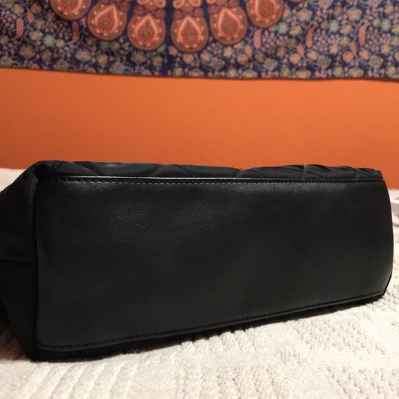 Tommy Hilfiger quilted crossbody bag - Picture 7 of 8